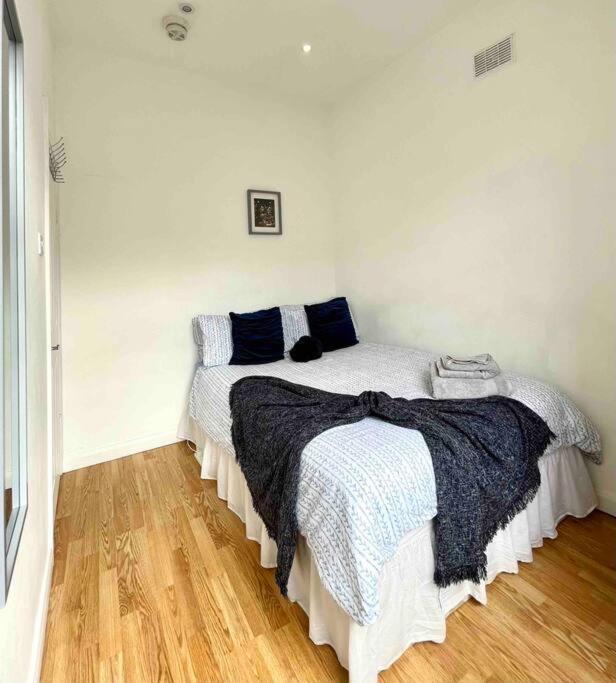 Apartment 2 Bdr Flat With Canal View *